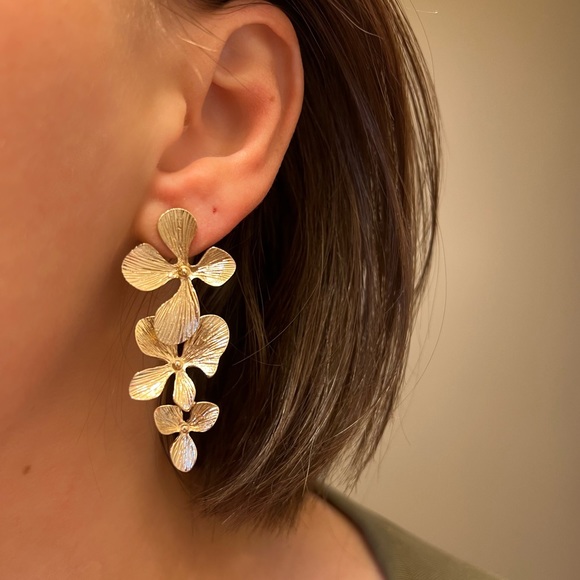 Gold Three Tier Gilded Floral Flower Drop Earrings NEW - Picture 4 of 6